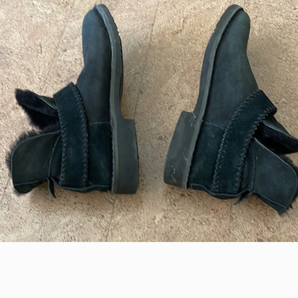 UGG McKay Black Low Boots Size 6 - Picture 5 of 8